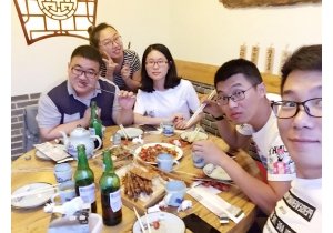 使我们所有人的情绪紧绷起来
